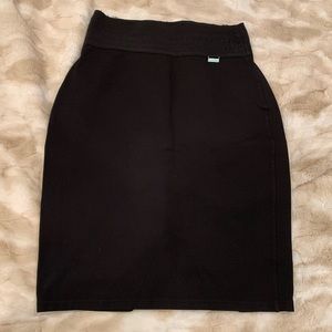 Stretchy pencil skirt slit in back